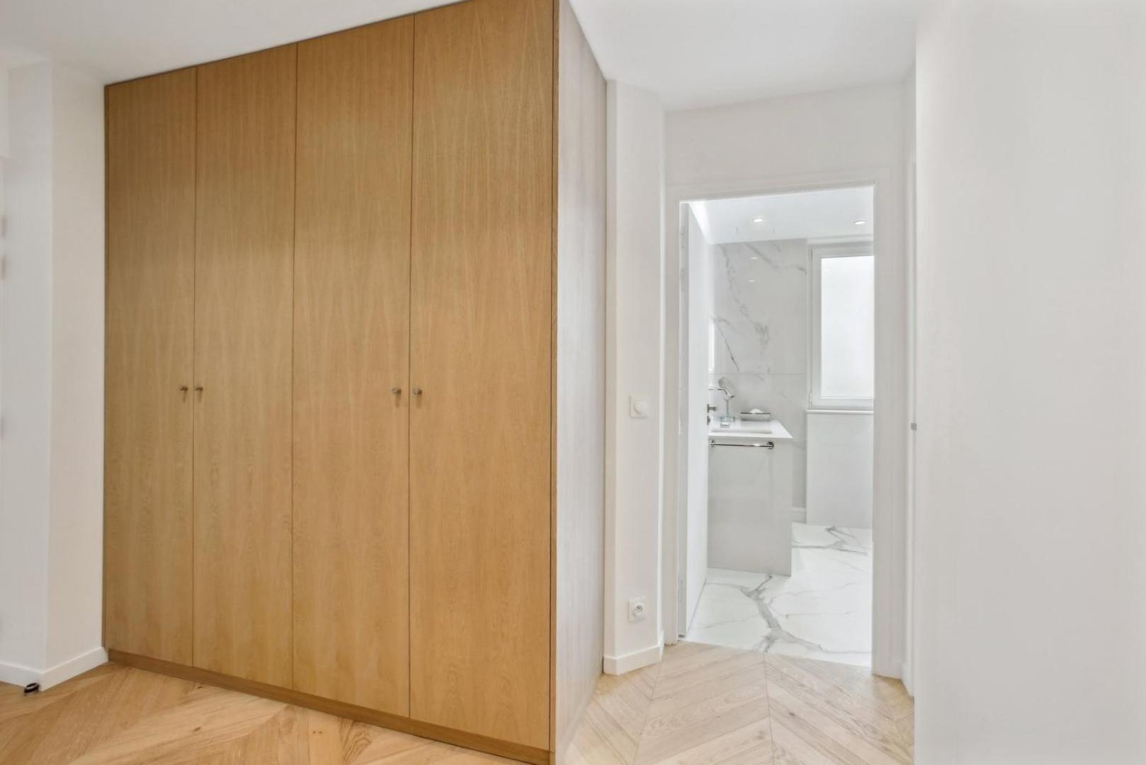 270 Haute - Superb In Paris. * Parijs